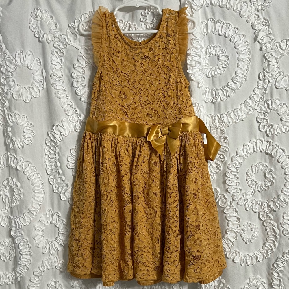Girls Med  gorgeous gold/mustard color lined dress with lace outer by Zenzi EUC